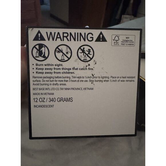 TAHARI Home Luxury - Incandescent 12 Oz, Soy Blend Candle 2 Wicks - Picture 4 of 4